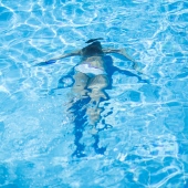 images/lpbblogs/autorblog/2024/klein/woman-submerged-water_170.jpg