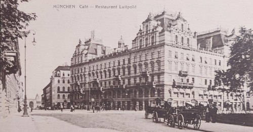 https://www.literaturportal-bayern.de/images/lpbplaces/2022/klein/May-Spaziergang_22-Cafe-Luitpold-2_500.jpg